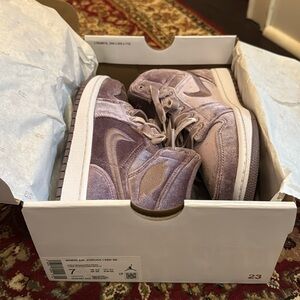 New in box. Air Jordan 1 mid SE. purple smoke size 7